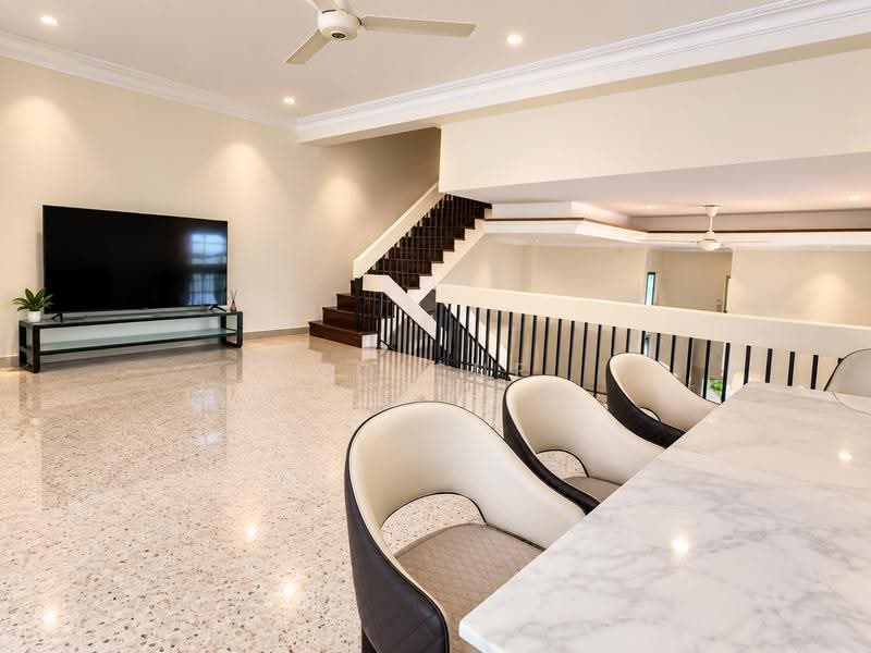 Henry Park Pri | Holland Gardens | Moonbeam Terrace | Holland Road | Holland Grove | Mount Sinai, Moonbeam Terrace / Holland Road / Holland Grove / Mount Sinai, Tanglin / Holland / Bukit Timah, 4 Bedrooms, 4,000 sqft, Semi-Detached House For Sale, by Jolene Koh, 500259797 - Living Room - PropertyGuru.com.sg