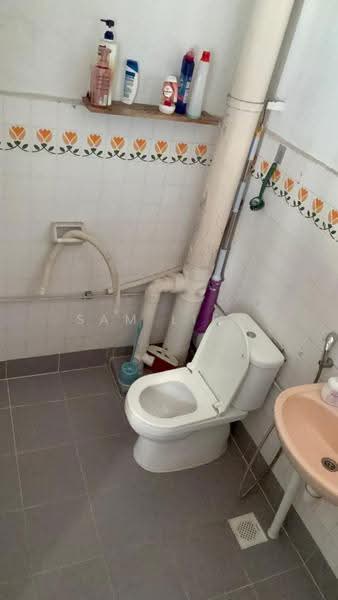 301 Bukit Batok Street 31, 301 Bukit Batok Street 31, Dairy Farm / Bukit Panjang / Choa Chu Kang, Room Rental, 180 sqft, HDB Flat For Rent, by Sam Liew, 500259805 - Bathroom - PropertyGuru.com.sg