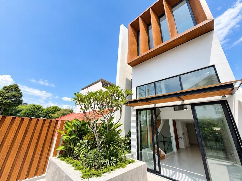 **LANDED7772** @ BRAND NEW TERRACE AT SIGLAP, East Coast / Marine Parade, 5 Bedrooms, 4,972 sqft, Terraced House For Sale, by Agnes Ng, 500259835 - Exterior - PropertyGuru.com.sg