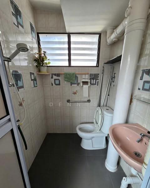 521 Bedok North Avenue 1, 521 Bedok North Avenue 1, Bedok / Upper East Coast, 2 Bedrooms, 721 sqft, HDB Flat For Sale, by Dennis Lim, 500259836 - Bathroom - PropertyGuru.com.sg
