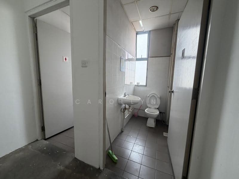 Enterprise Hub, 34 Toh Guan Road East, Boon Lay / Jurong / Tuas, 6,230 sqft, Factory / Workshop (B2) For Rent, by Carollyn Ong, 500259869 - Bathroom - CommercialGuru.com.sg