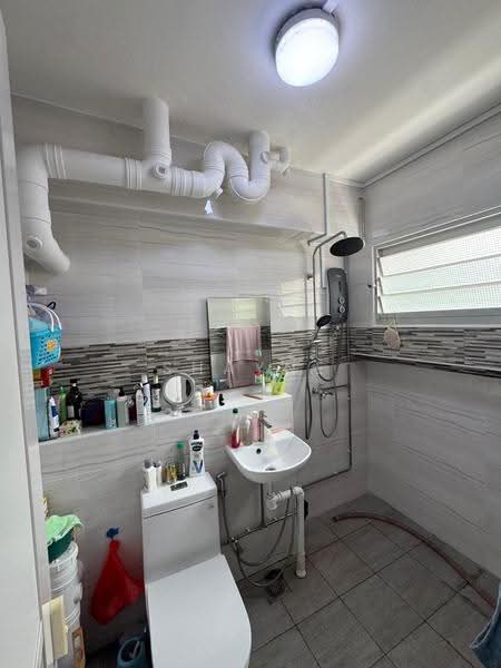 854 Jurong West Street 81, 854 Jurong West Street 81, Boon Lay / Jurong / Tuas, 3 Bedrooms, 1,162 sqft, HDB Flat For Sale, by Shayne Teo, 500259881 - Bathroom - PropertyGuru.com.sg