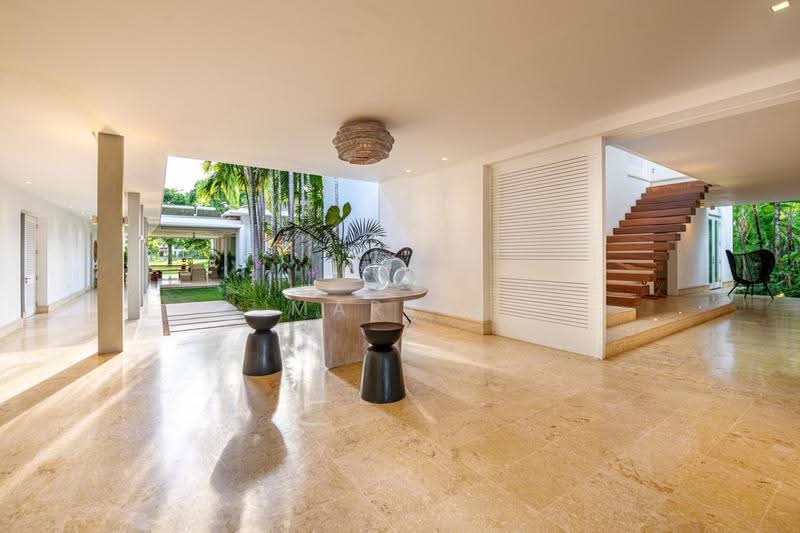 HUGE LAND | Elevated • Freehold • Exclusive GCB near BOTANIC GARDENS, Tanglin / Holland / Bukit Timah, 6 Bedrooms, 7,500 sqft, Good Class Bungalow For Sale, by Martin Goh 吴伟楠, 500259898 - Entrance - PropertyGuru.com.sg