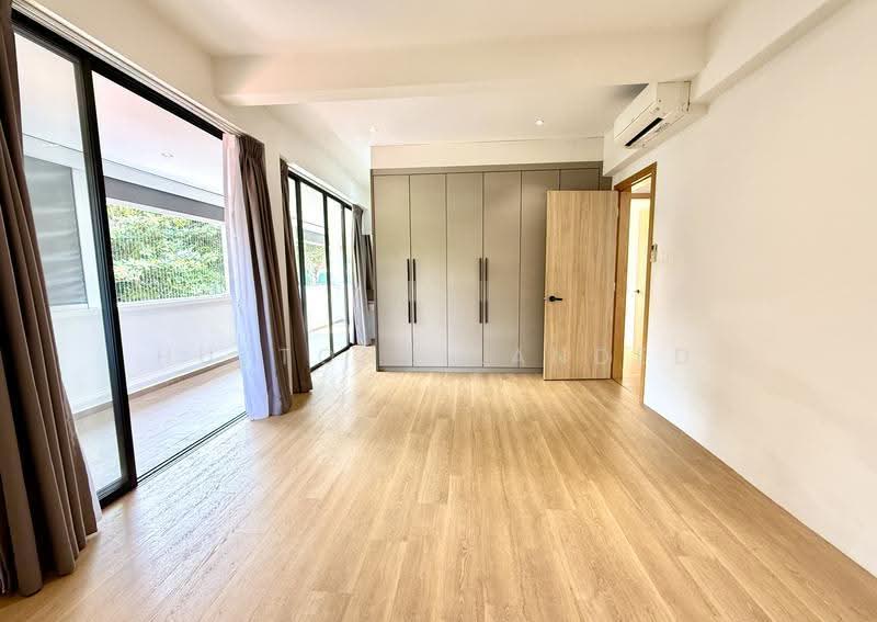 Rare End Corner Semi-D | Beautifully Renovated | 2 Storey + Loft | Charlton Park, Charlton Park, Hougang / Punggol / Sengkang, 6 Bedrooms, 3,000 sqft, Semi-Detached House For Sale, by Derrick Liau, 500259900 - Balcony - PropertyGuru.com.sg