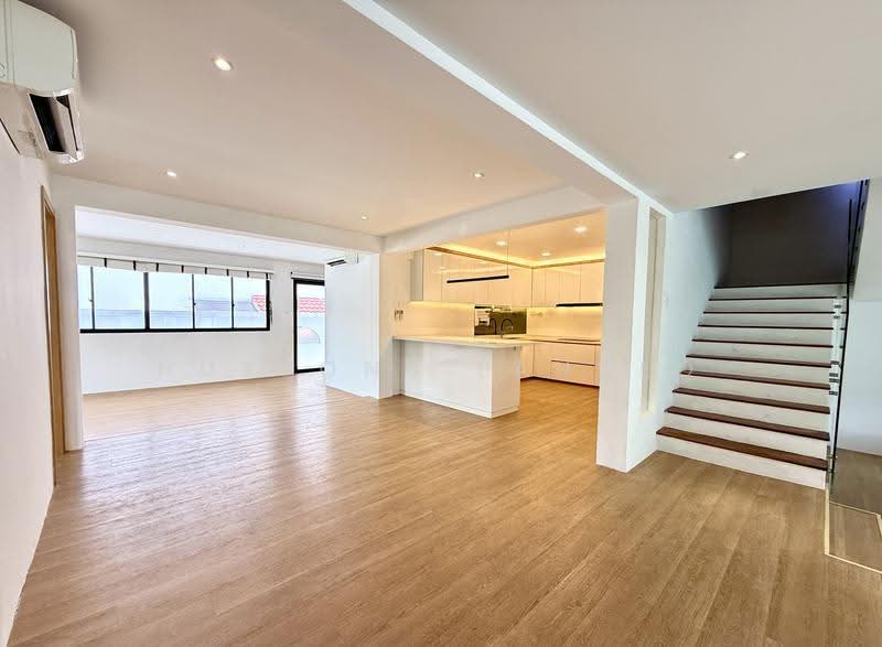Rare End Corner Semi-D | Beautifully Renovated | 2 Storey + Loft | Charlton Park, Charlton Park, Hougang / Punggol / Sengkang, 6 Bedrooms, 3,000 sqft, Semi-Detached House For Sale, by Derrick Liau, 500259900 - Kitchen - PropertyGuru.com.sg