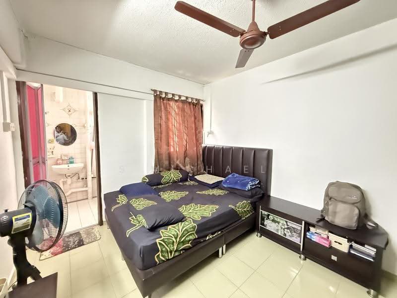 242 Bukit Batok East Avenue 5, 242 Bukit Batok East Avenue 5, Dairy Farm / Bukit Panjang / Choa Chu Kang, 2 Bedrooms, 721 sqft, HDB Flat For Sale, by S MICHAEL Michael, 500259902 - Bedroom - PropertyGuru.com.sg