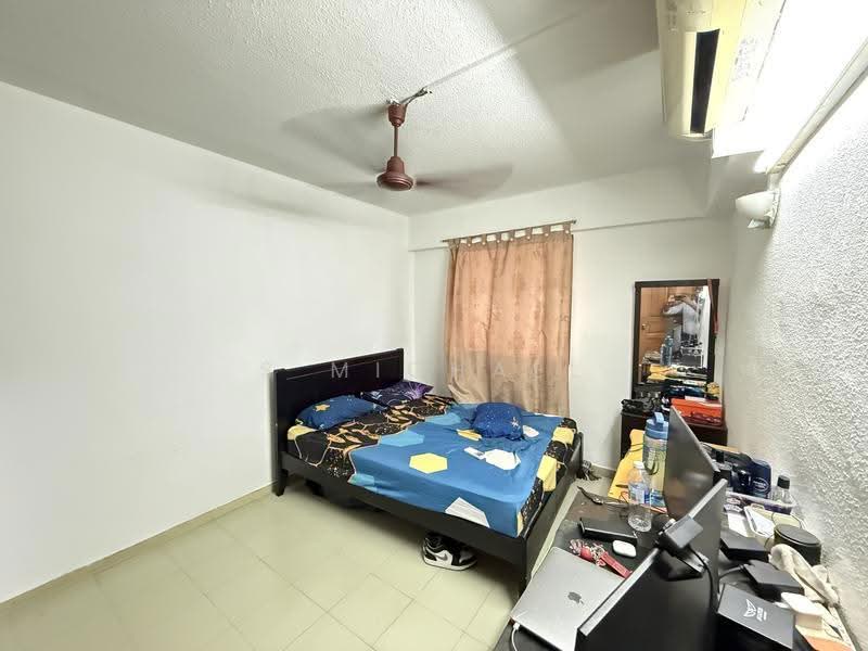 242 Bukit Batok East Avenue 5, 242 Bukit Batok East Avenue 5, Dairy Farm / Bukit Panjang / Choa Chu Kang, 2 Bedrooms, 721 sqft, HDB Flat For Sale, by S MICHAEL Michael, 500259902 - Bedroom - PropertyGuru.com.sg