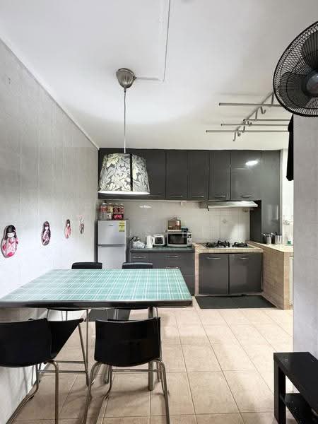 426 Tampines Street 41, 426 Tampines Street 41, Pasir Ris / Tampines, 3 Bedrooms, 1,593 sqft, HDB Flat For Sale, by Rusydi Yusoff, 500259912 - Kitchen - PropertyGuru.com.sg