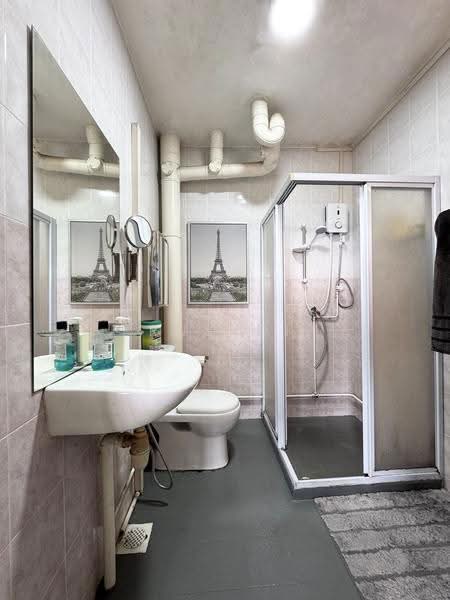 426 Tampines Street 41, 426 Tampines Street 41, Pasir Ris / Tampines, 3 Bedrooms, 1,593 sqft, HDB Flat For Sale, by Rusydi Yusoff, 500259912 - Bathroom - PropertyGuru.com.sg