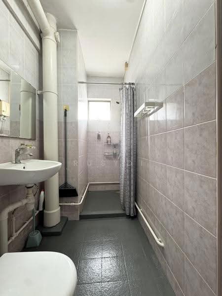 426 Tampines Street 41, 426 Tampines Street 41, Pasir Ris / Tampines, 3 Bedrooms, 1,593 sqft, HDB Flat For Sale, by Rusydi Yusoff, 500259912 - Bathroom - PropertyGuru.com.sg