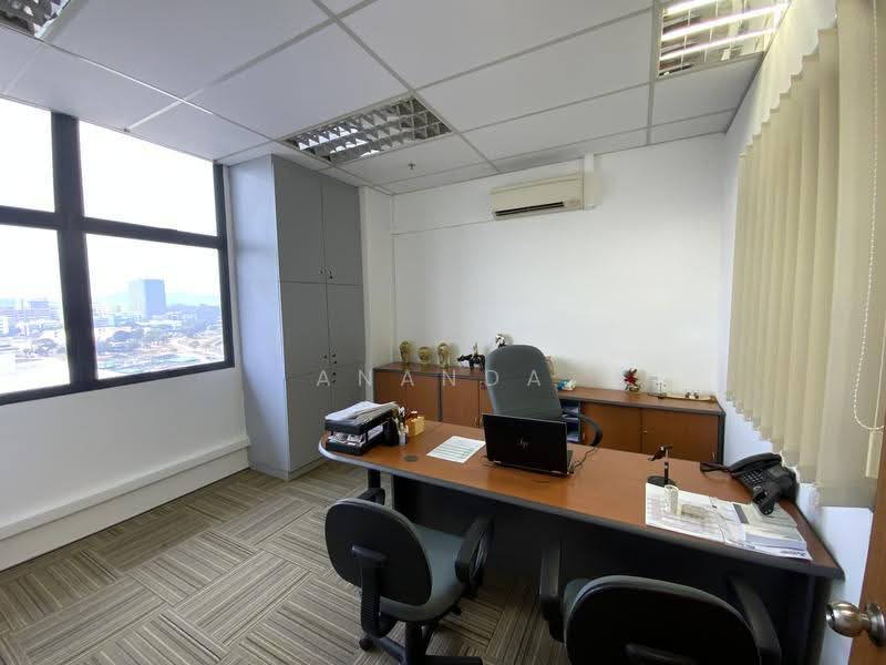 Tradehub 21, 18 Boon Lay Way, Boon Lay / Jurong / Tuas, 1,518 sqft, Light Industrial (B1) For Sale, by Ananda Sivanandam, 500259938 - Study - CommercialGuru.com.sg