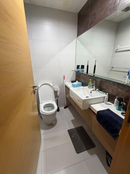 Centro Residences, 59 Ang Mo Kio Avenue 8, Ang Mo Kio / Bishan / Thomson, 2 Bedrooms, 872 sqft, Condominium For Rent, by Kerrin Toh, 500259987 - Bathroom - PropertyGuru.com.sg