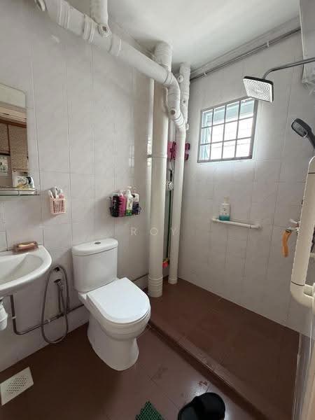 324 Sembawang Close, 324 Sembawang Close, Sembawang / Yishun, Room Rental, 150 sqft, HDB Flat For Rent, by Roy Yeo, 500259997 - Bathroom - PropertyGuru.com.sg