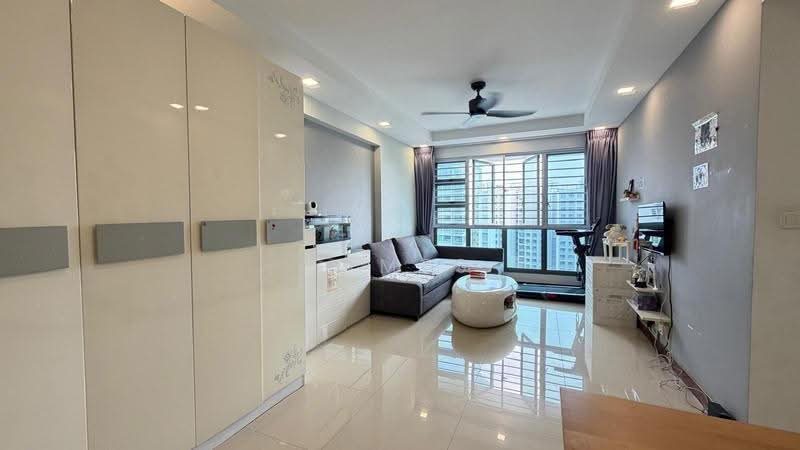 677A Punggol Drive, 677A Punggol Drive, Hougang / Punggol / Sengkang, 3 Bedrooms, 1,001 sqft, HDB Flat For Sale, by James Yeo, 500260025 - Living Room - PropertyGuru.com.sg