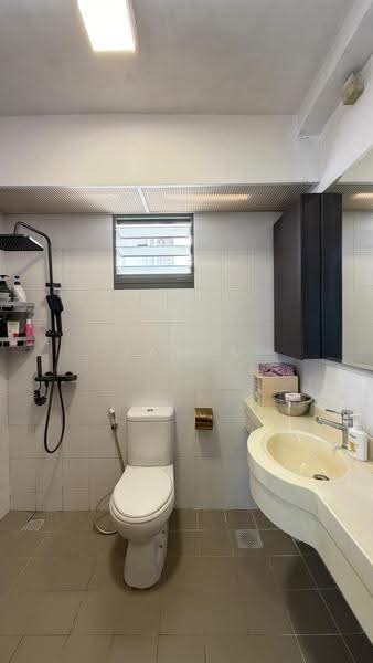 677A Punggol Drive, 677A Punggol Drive, Hougang / Punggol / Sengkang, 3 Bedrooms, 1,001 sqft, HDB Flat For Sale, by James Yeo, 500260025 - Bathroom - PropertyGuru.com.sg
