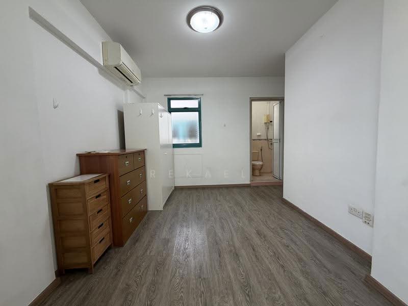 12 Farrer Park Road, 12 Farrer Park Road, Farrer Park / Serangoon Rd, 2 Bedrooms, 667 sqft, HDB Flat For Sale, by Rekael Das, 500260027 - PropertyGuru.com.sg