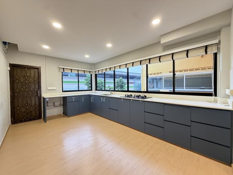 Spacious 1700sqft Duplex Apartment, 1km from Kong Hwa, Beautiful MBS View, Tanjong Katong Road, East Coast / Marine Parade, 4 Bedrooms, 1,700 sqft, Walk-up Apartment For Sale, by Tien Tien Chen, 500260051 - PropertyGuru.com.sg