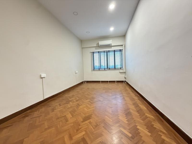 Spacious 1700sqft Duplex Apartment, 1km from Kong Hwa, Beautiful MBS View, Tanjong Katong Road, East Coast / Marine Parade, 4 Bedrooms, 1,700 sqft, Walk-up Apartment For Sale, by Tien Tien Chen, 500260051 - PropertyGuru.com.sg
