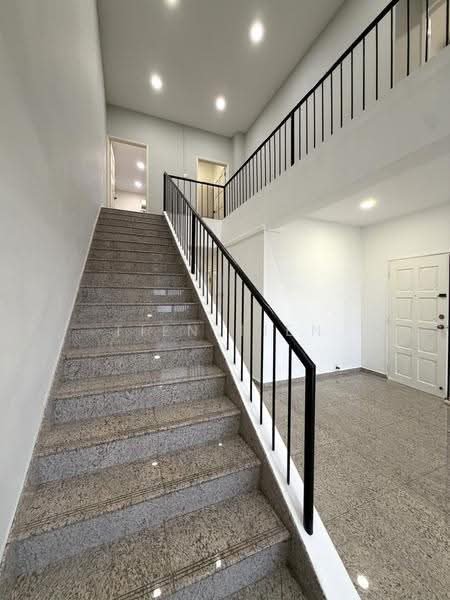 Spacious 1700sqft Duplex Apartment, 1km from Kong Hwa, Beautiful MBS View, Tanjong Katong Road, East Coast / Marine Parade, 4 Bedrooms, 1,700 sqft, Walk-up Apartment For Sale, by Tien Tien Chen, 500260051 - PropertyGuru.com.sg