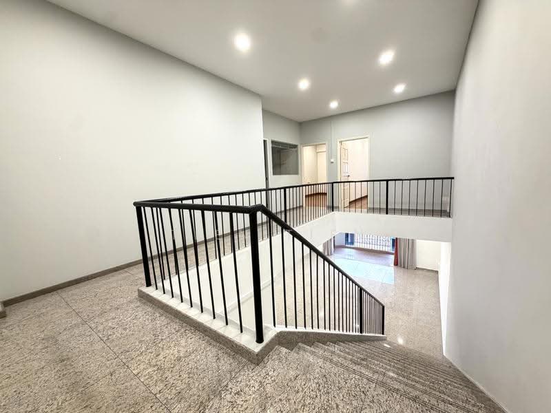 Spacious 1700sqft Duplex Apartment, 1km from Kong Hwa, Beautiful MBS View, Tanjong Katong Road, East Coast / Marine Parade, 4 Bedrooms, 1,700 sqft, Walk-up Apartment For Sale, by Tien Tien Chen, 500260051 - PropertyGuru.com.sg