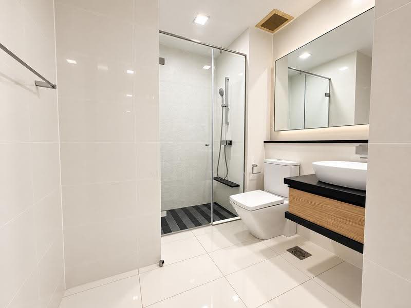 Marina Bay Residences, 18 Marina Boulevard, Boat Quay / Raffles Place / Marina, 3 Bedrooms, 1,970 sqft, Condominium For Sale, by Martin Yeo, 500260054 - Bathroom - PropertyGuru.com.sg