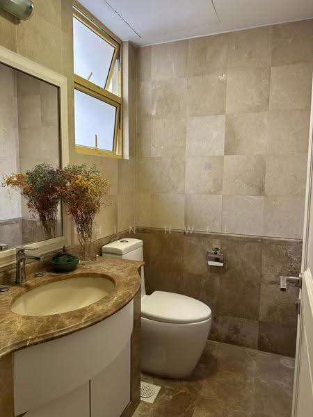 Villa Azura, 1 Cherry Avenue, Tanglin / Holland / Bukit Timah, 4 Bedrooms, 1,981 sqft, Condominium For Sale, by Chin Hwee ONG, 500260057 - Powder room - PropertyGuru.com.sg
