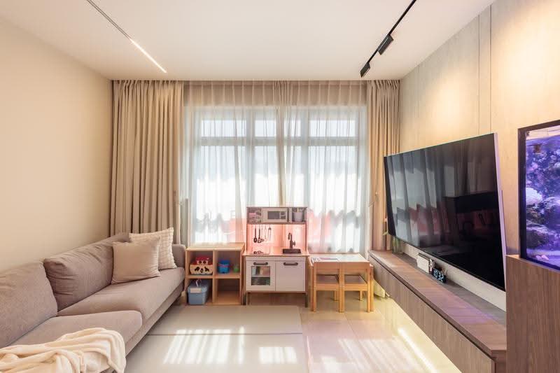 38A Pine Lane, 38A Pine Lane, Eunos / Geylang / Paya Lebar, 2 Bedrooms, 742 sqft, HDB Flat For Sale, by Jesper Kow Zhong Jun, 500260067 - Living Room - PropertyGuru.com.sg