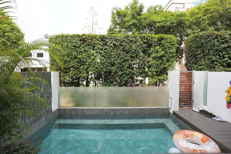 Modern | Move-In Ready • Upgraded Interiors • Near NYPS & MRT, King's Road, Tanglin / Holland / Bukit Timah, 5 Bedrooms, 4,898 sqft, Cluster House For Sale, by Martin Goh 吴伟楠, 500260072 - Exterior - PropertyGuru.com.sg
