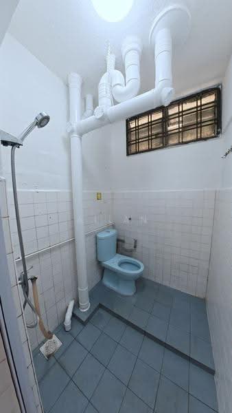 164 Bukit Merah Central, 164 Bukit Merah Central, Alexandra / Commonwealth, 3 Bedrooms, 820 sqft, HDB Flat For Rent, by Allan Lee, 500260076 - Bathroom - PropertyGuru.com.sg