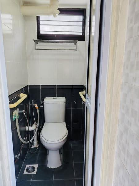 30 Telok Blangah Rise, 30 Telok Blangah Rise, Harbourfront / Telok Blangah, Room Rental, 120 sqft, HDB Flat For Rent, by Paulynn Tay, 500260098 - Bathroom - PropertyGuru.com.sg