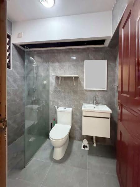 207C Compassvale Lane, 207C Compassvale Lane, Hougang / Punggol / Sengkang, 3 Bedrooms, 1,184 sqft, HDB Flat For Sale, by Risdian Isbintara, 500260163 - Bathroom - PropertyGuru.com.sg