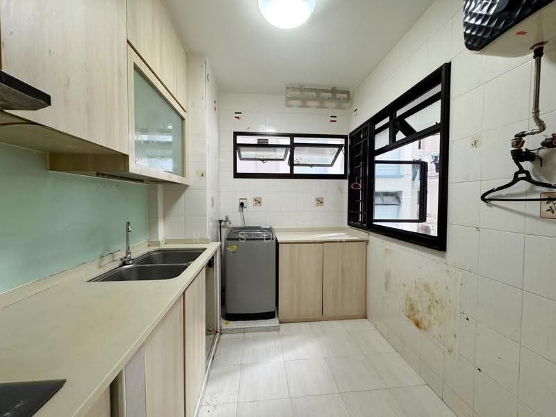 207C Compassvale Lane, 207C Compassvale Lane, Hougang / Punggol / Sengkang, 3 Bedrooms, 1,184 sqft, HDB Flat For Sale, by Risdian Isbintara, 500260163 - Kitchen - PropertyGuru.com.sg