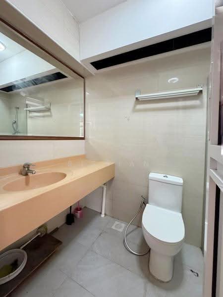 207C Compassvale Lane, 207C Compassvale Lane, Hougang / Punggol / Sengkang, 3 Bedrooms, 1,184 sqft, HDB Flat For Sale, by Risdian Isbintara, 500260163 - Bathroom - PropertyGuru.com.sg