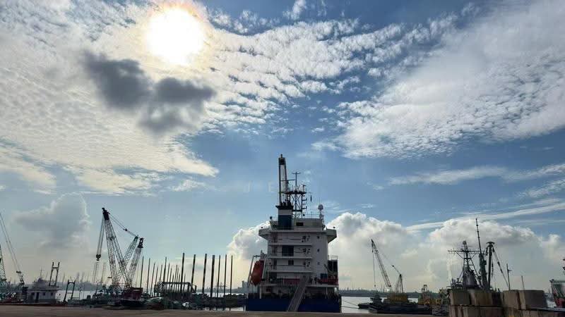 PENJURU SHIPYARD, Boon Lay / Jurong / Tuas, 210,000 sqft, Factory / Workshop (B2) For Sale, by Jem Yang, 500260165 - Exterior - CommercialGuru.com.sg