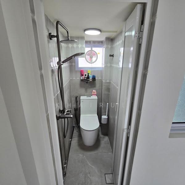 113 Lorong 1 Toa Payoh, 113 Lorong 1 Toa Payoh, Balestier / Toa Payoh, Room Rental, 150 sqft, HDB Flat For Rent, by Khairul Jalal, 500260168 - Bathroom - PropertyGuru.com.sg