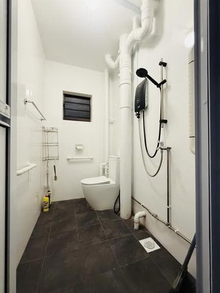 825 Yishun Street 81, 825 Yishun Street 81, Sembawang / Yishun, 3 Bedrooms, 1,108 sqft, HDB Flat For Sale, by Ray Lee, 500260176 - Bathroom - PropertyGuru.com.sg