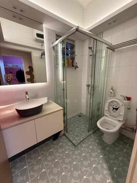 323A Sumang Walk, 323A Sumang Walk, Hougang / Punggol / Sengkang, 3 Bedrooms, 1,001 sqft, HDB Flat For Sale, by Jasmine Tan, 500260199 - Common Bedroom Bathroom - PropertyGuru.com.sg