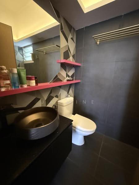 323A Sumang Walk, 323A Sumang Walk, Hougang / Punggol / Sengkang, 3 Bedrooms, 1,001 sqft, HDB Flat For Sale, by Jasmine Tan, 500260199 - Master Bedroom Bathroom - PropertyGuru.com.sg