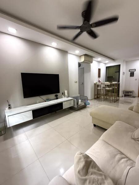 260B Punggol Way, 260B Punggol Way, Hougang / Punggol / Sengkang, 3 Bedrooms, 1,001 sqft, HDB Flat For Sale, by KangLing Beh, 500260223 - Living Room - PropertyGuru.com.sg