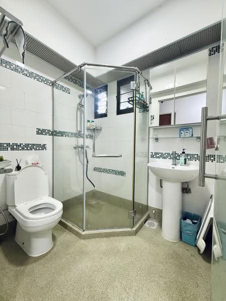 260B Punggol Way, 260B Punggol Way, Hougang / Punggol / Sengkang, 3 Bedrooms, 1,001 sqft, HDB Flat For Sale, by KangLing Beh, 500260223 - Bathroom - PropertyGuru.com.sg