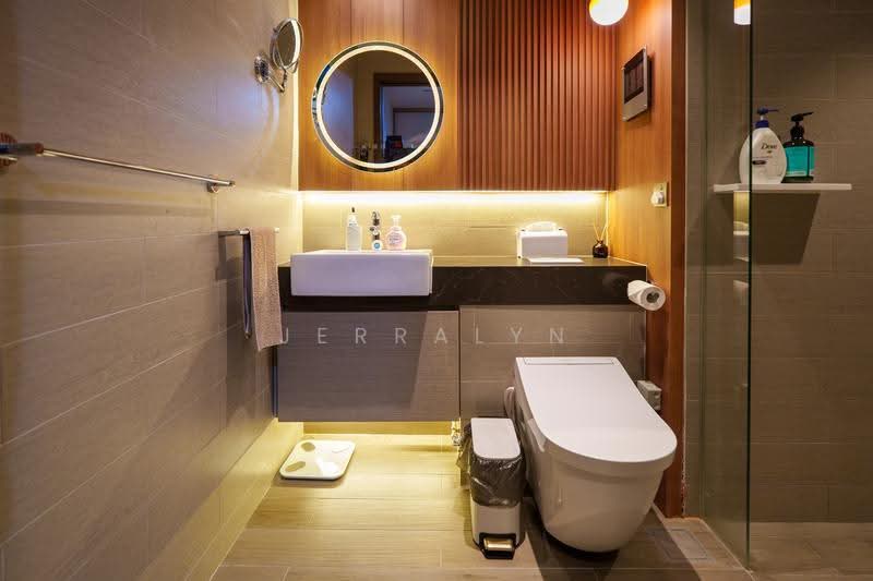Amber Skye, 8 Amber Road, East Coast / Marine Parade, 5 Bedrooms, 5,177 sqft, Apartment For Sale, by Jerralyn Satrio, 500260243 - Master Bathroom 2 - PropertyGuru.com.sg