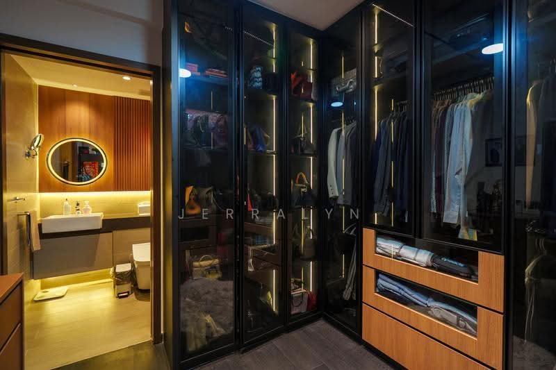 Amber Skye, 8 Amber Road, East Coast / Marine Parade, 5 Bedrooms, 5,177 sqft, Apartment For Sale, by Jerralyn Satrio, 500260243 - Master Bedroom Walk in Wardrobe - PropertyGuru.com.sg