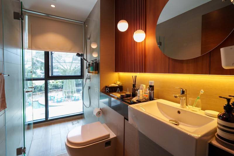 Amber Skye, 8 Amber Road, East Coast / Marine Parade, 5 Bedrooms, 5,177 sqft, Apartment For Sale, by Jerralyn Satrio, 500260243 - 2nd Floor - Ensuite Bathroom - PropertyGuru.com.sg