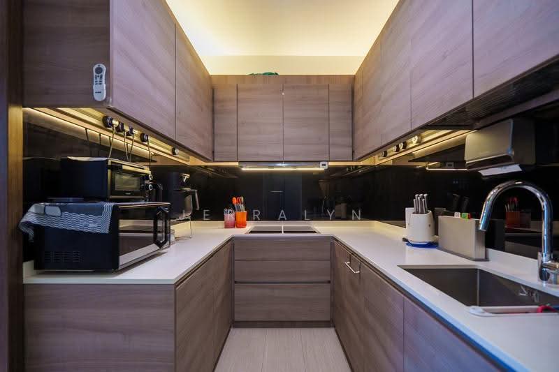 Amber Skye, 8 Amber Road, East Coast / Marine Parade, 5 Bedrooms, 5,177 sqft, Apartment For Sale, by Jerralyn Satrio, 500260243 - Kitchen - PropertyGuru.com.sg