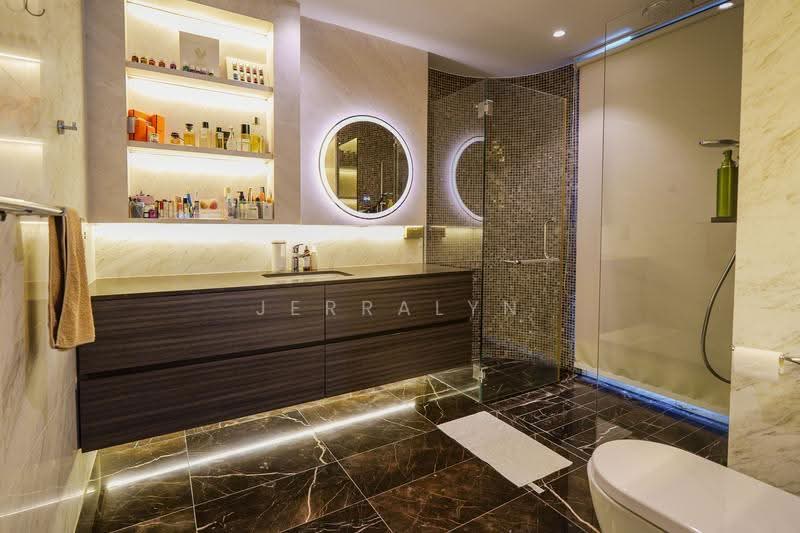 Amber Skye, 8 Amber Road, East Coast / Marine Parade, 5 Bedrooms, 5,177 sqft, Apartment For Sale, by Jerralyn Satrio, 500260243 - Master Bathroom 1 - PropertyGuru.com.sg