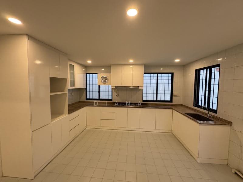 Seaview Park, 37 Jalan Seaview, East Coast / Marine Parade, 4 Bedrooms, 2,400 sqft, Semi-Detached House For Rent, by Diana Wei, 500260250 - Kitchen - PropertyGuru.com.sg