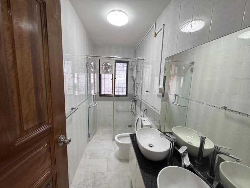 Seaview Park, 37 Jalan Seaview, East Coast / Marine Parade, 4 Bedrooms, 2,400 sqft, Semi-Detached House For Rent, by Diana Wei, 500260250 - Bathroom - PropertyGuru.com.sg
