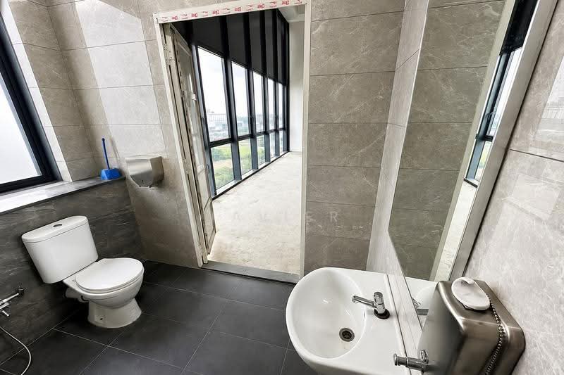 REVV, 1 Corporation Drive, Boon Lay / Jurong / Tuas, 1,755 sqft, Factory / Workshop (B2) For Sale, by Javier Ng 黄允健, 500260269 - Bathroom - CommercialGuru.com.sg