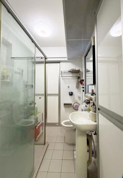 445B Bukit Batok West Avenue 8, 445B Bukit Batok West Avenue 8, Dairy Farm / Bukit Panjang / Choa Chu Kang, 1 Bedroom, 506 sqft, HDB Flat For Sale, by Chen Haowei, 500260270 - Bathroom - PropertyGuru.com.sg