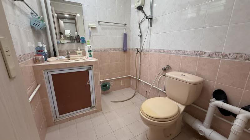 204 Boon Lay Drive, 204 Boon Lay Drive, Boon Lay / Jurong / Tuas, 3 Bedrooms, 1,291 sqft, HDB Flat For Sale, by ADELINE KOH, 500260284 - Bathroom - PropertyGuru.com.sg
